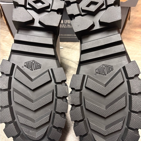 Palladium Women's White and Black Revolt High-Top Sneakers Size 9 New In Box! - Picture 5 of 8